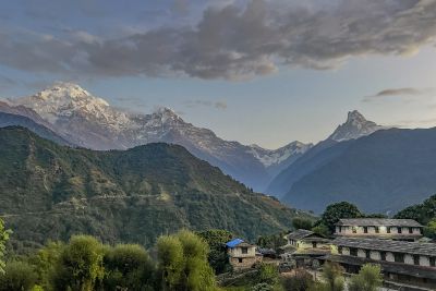 Jour 5 : Premier jour de marche en balcons face au massif des Annapurnas