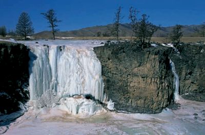 Les chutes de l'Orkhon en glace en hiver