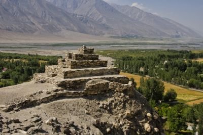 © Terres oubliées - Stupa aux abords de Langar Stupa aux abords de Langar