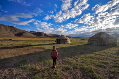 © Terres oubliées - Yourtes installées à Alichur, dans la vallée de Madian Yourtes installées à Alichur, dans la vallée de Madian