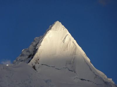© Jean-Claude Colin - L'Alpamayo, mythique sommet de la Cordillère Blanche L'Alpamayo, mythique sommet de la Cordillère Blanche