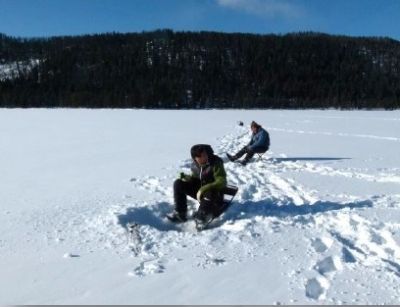 © Terres oubliées - Pêche blanche sur le lac Pêche blanche sur le lac