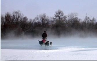 © Terres oubliées - Dans les brumes sur le lac Dans les brumes sur le lac