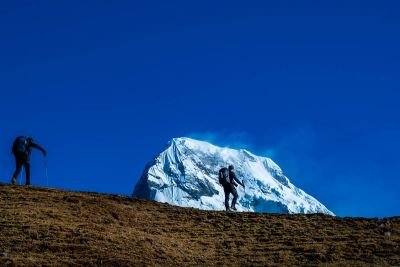 trekkeurs dans les annapurnas au nepal