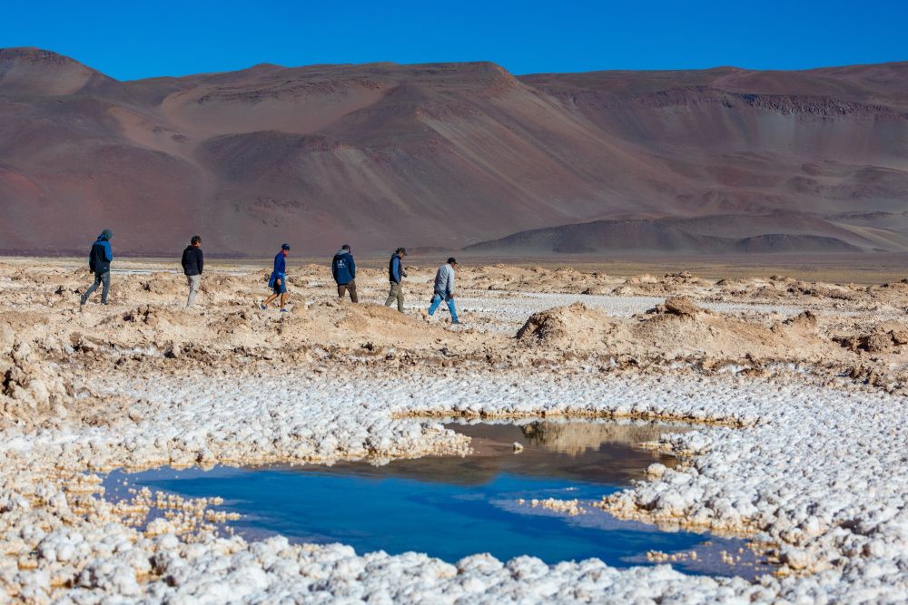 trekkeurs dans le désert d'Atacama, voyage au chili - &copy; Matthieu Reynier