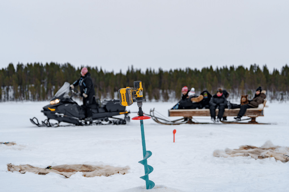 pause sur un lac gelé pour faire de la pêche blanche - &copy; Ana Cacheira Poinson