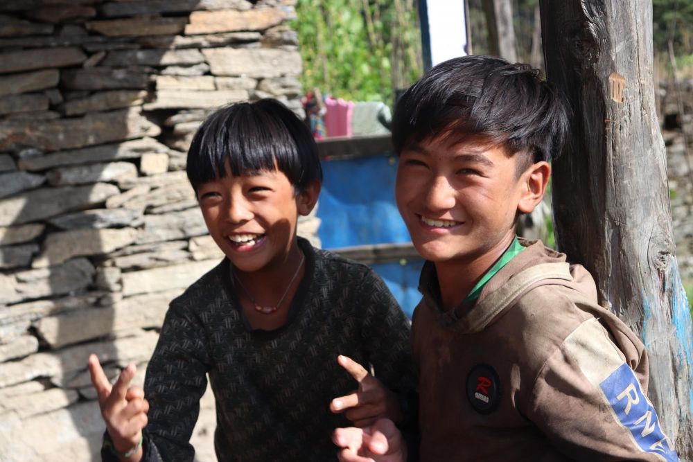jeune nepalais souriants - &copy; Stéphanie Kergourlay