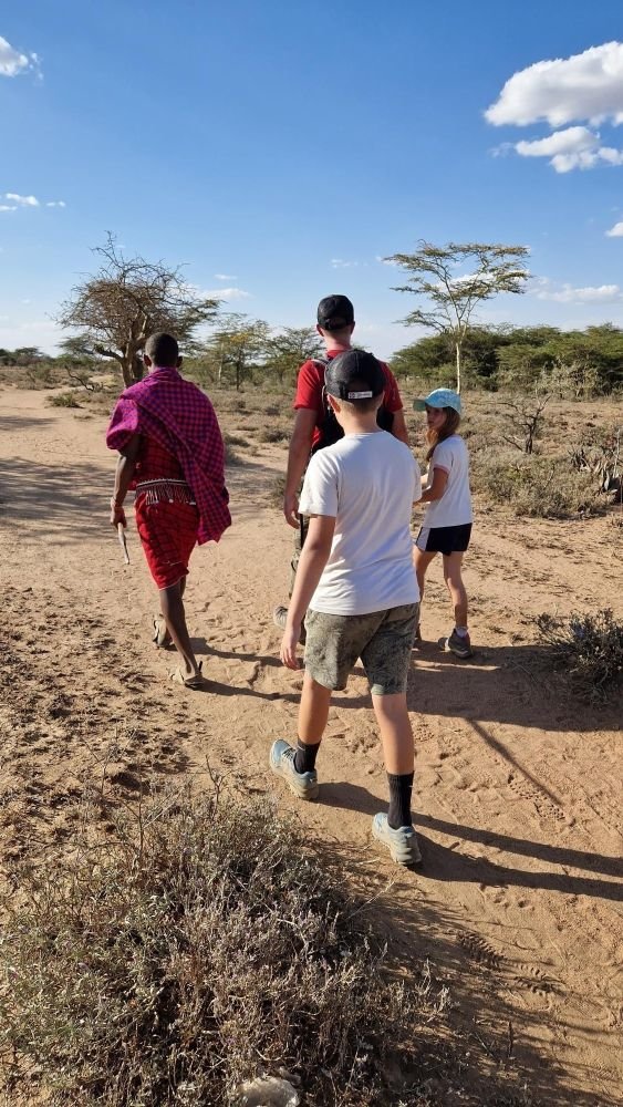 safari a pied avec un maasai - &copy; Ana CACHEIRA POINSON