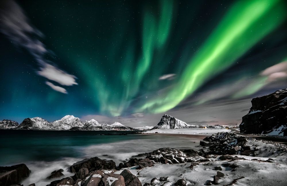 Aurores boreale sur les fjords en norvege - &copy; Stein Egil Liland