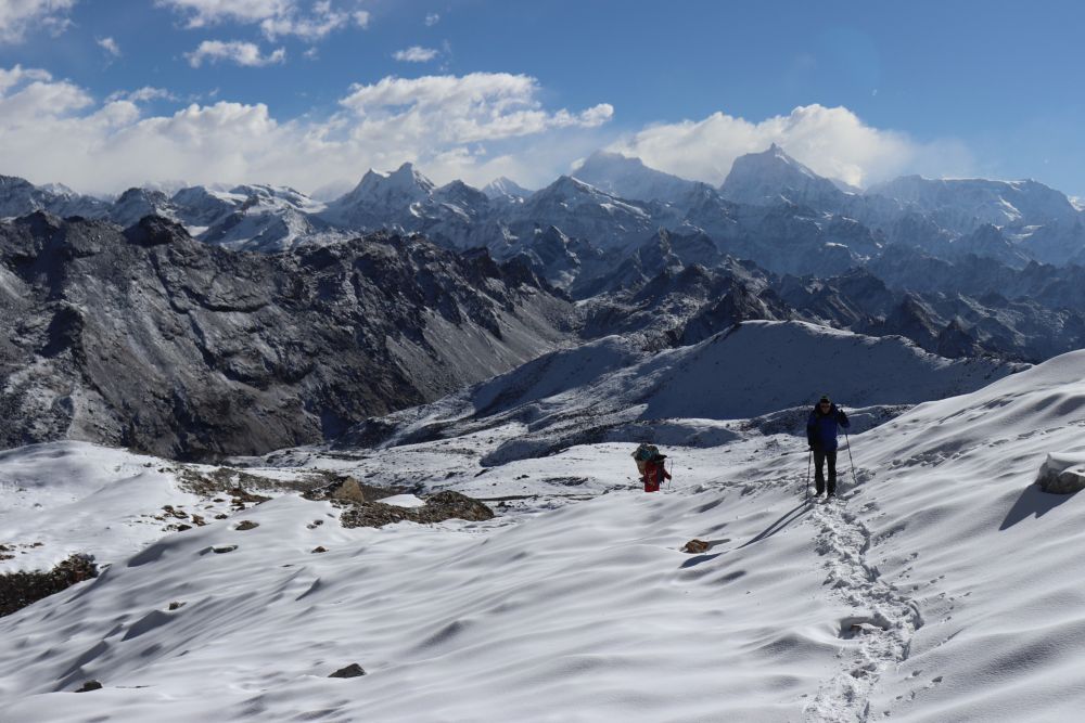 marcheurs au coeur des annapurnas au nepal - © Terres Oubliées