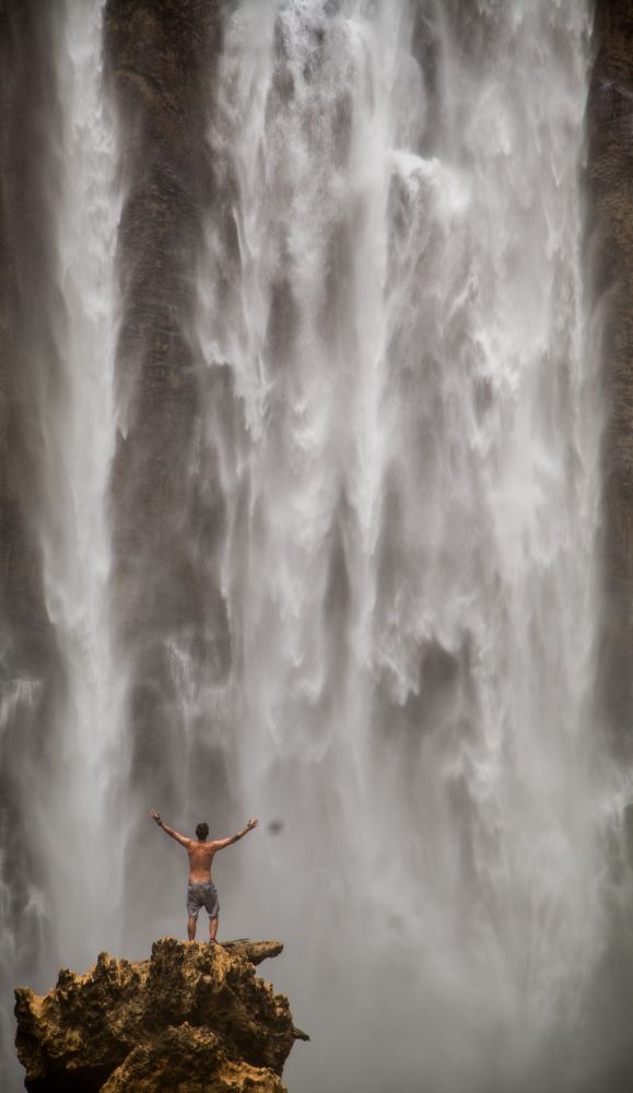 baignade dans les cascades des Raja Ampat - © Terres Oubliées