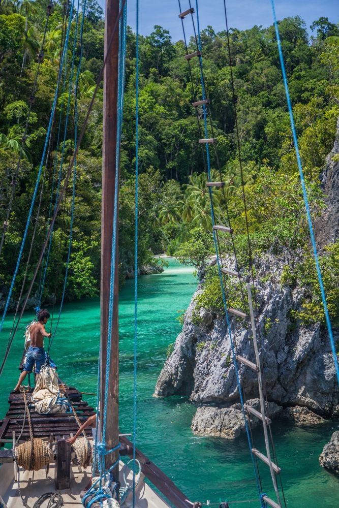 ponton d'une goelette croisire au raja ampat - © Terres Oubliées
