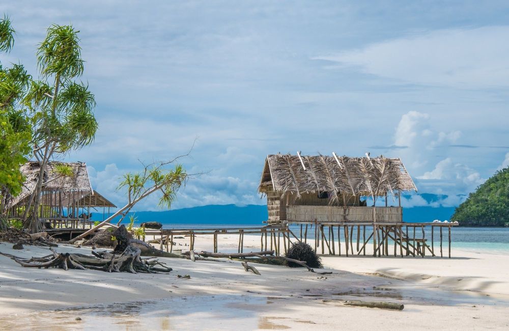 hebergement sur piloti aux raja ampat - © Terres Oubliées