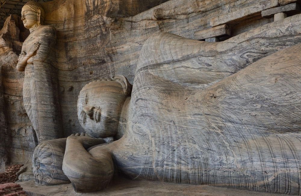 statue d'un bouddha couché au sri lanka - © LUCKOHNEN