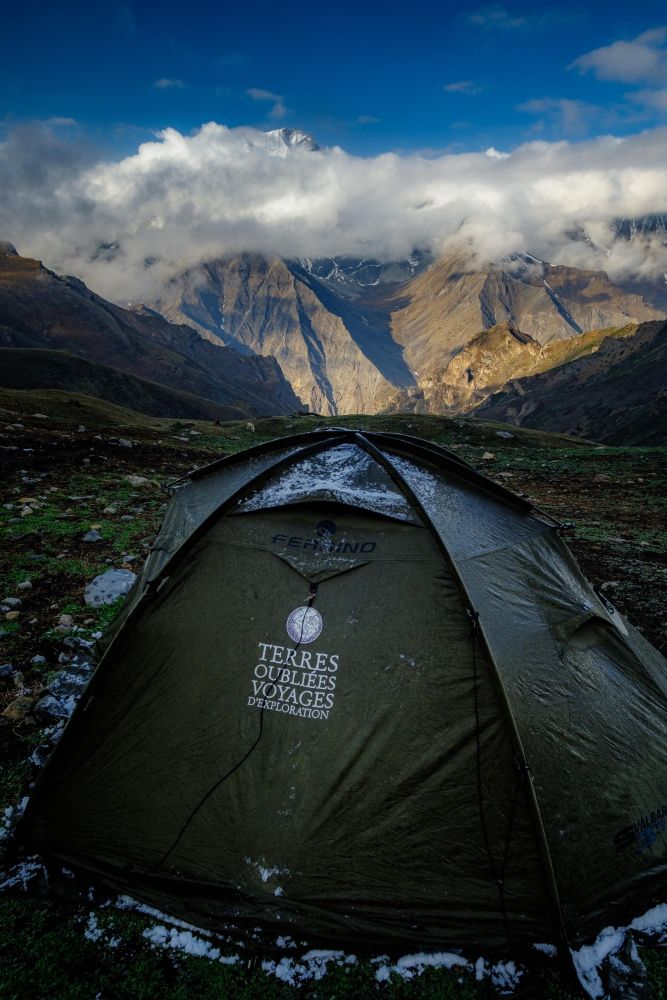 bivouac sous tente terres oubliées au cour du mustang au népal - &copy; Nicolas Fragiacomo