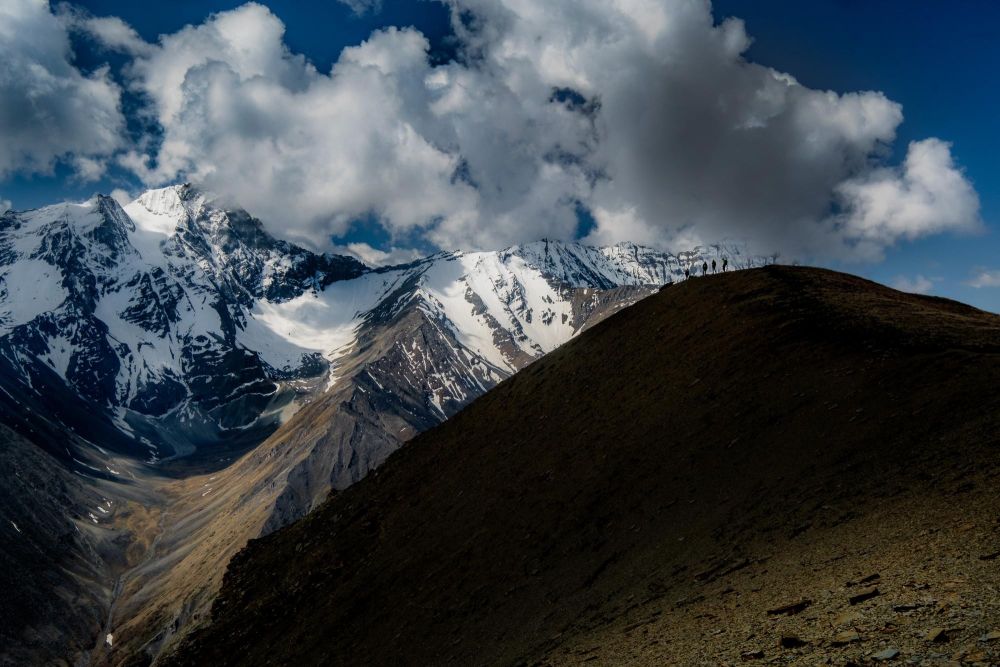 groupe de trekkeurs dans le Mustang au Népal - &copy; Nicolas Fragiacomo