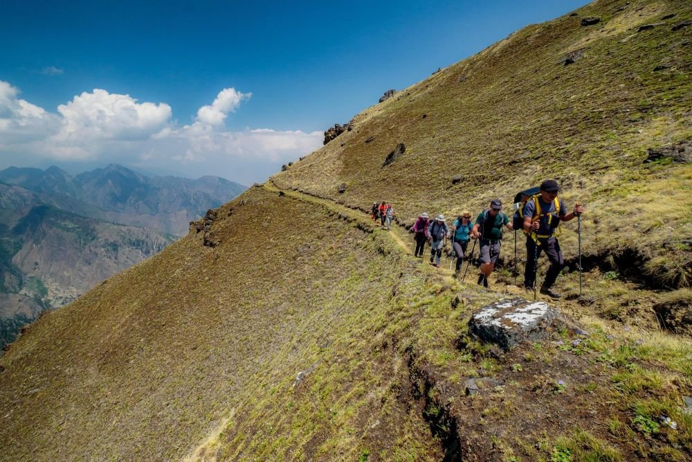 groupe de trekkeurs dans la région des Annapurnas au Népal - &copy; Nicolas Fragiacomo