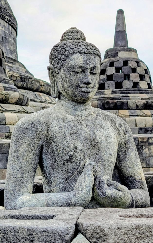 Statue temple indonésien - &copy; Terres Oubliées