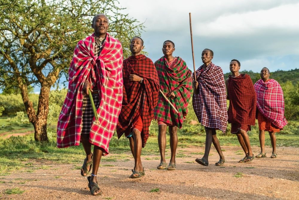 peuple maasai au coucher de soleik - &copy; Sylvain Lefebvre