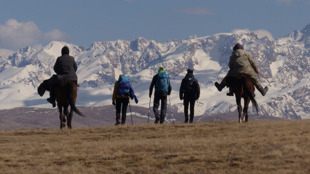 Trekkeurs au Kirghizistan - &copy; Matthieu Libeer