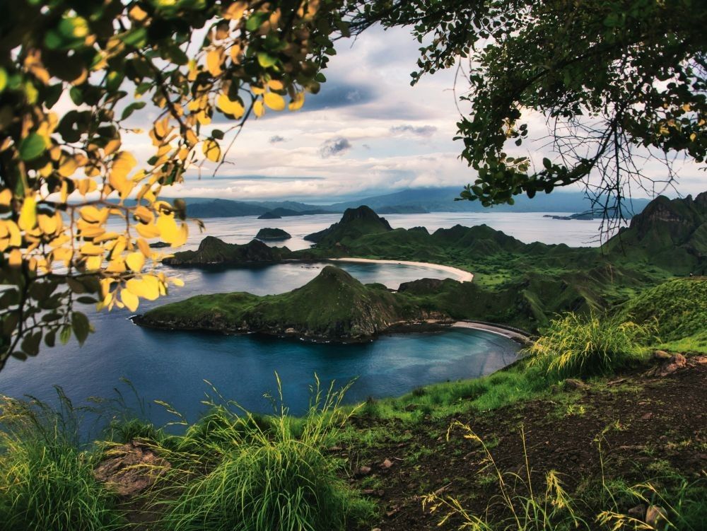 vue sur les iles de komodo en indonésie - &copy; envol vert