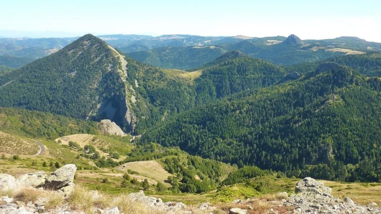France - Pays du Mézenc, terre de vent et de volcans