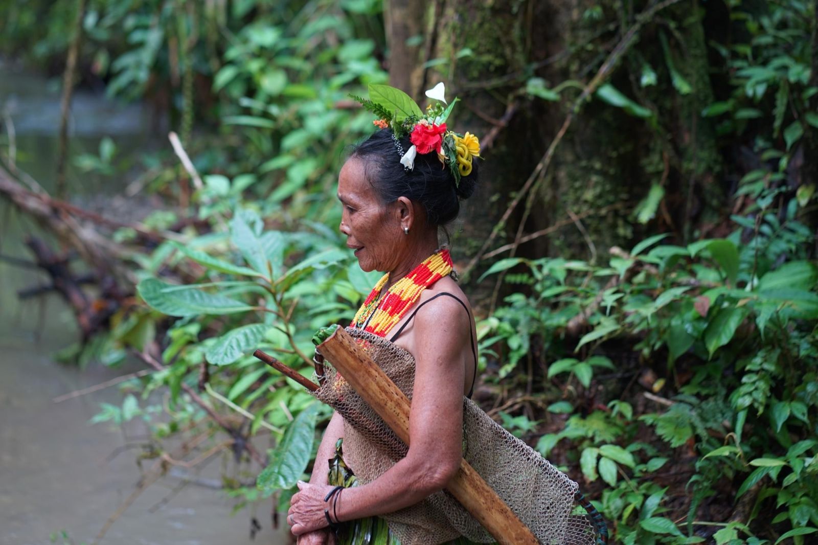 Cérémonie exceptionnelle chez les Hommes-Fleurs des Mentawai