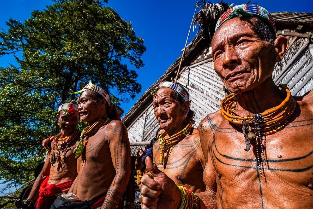 Cérémonie exceptionnelle chez les Hommes-Fleurs des Mentawai
